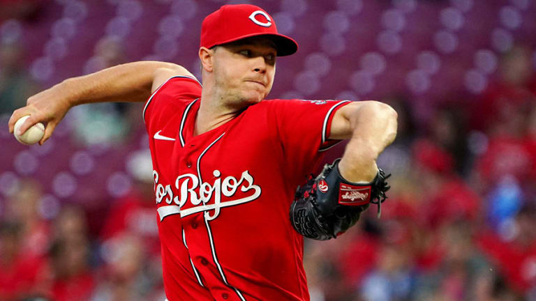 Reds trade RHP Sonny Gray, minor leaguer to Twins for pitching