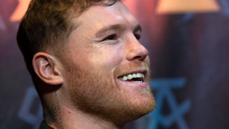 Canelo diversifica negocios con su propio puesto de tacos en San Diego