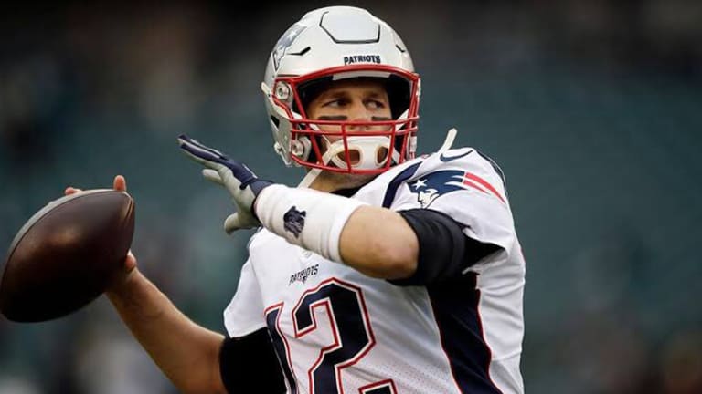 Tom Brady cerca de los 49ers