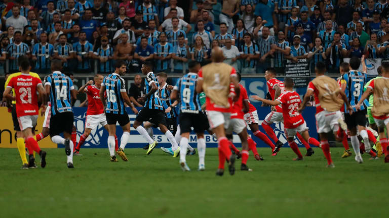 Gremio e Inter protagonizan batalla campal en la Libertadores