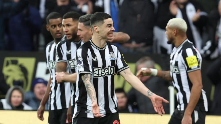 Newcastle derrota al Manchester United y lo supera en la Premier League 