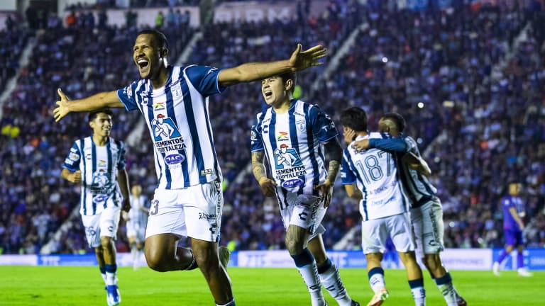 Pachuca gana contra Cruz Azul en su regreso al Estadio Azul en la Jornada 1