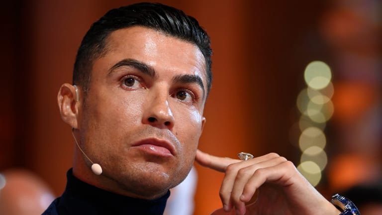 Ronaldo criticado por aparente gesto obsceno en juego de liga en Arabia Saudita