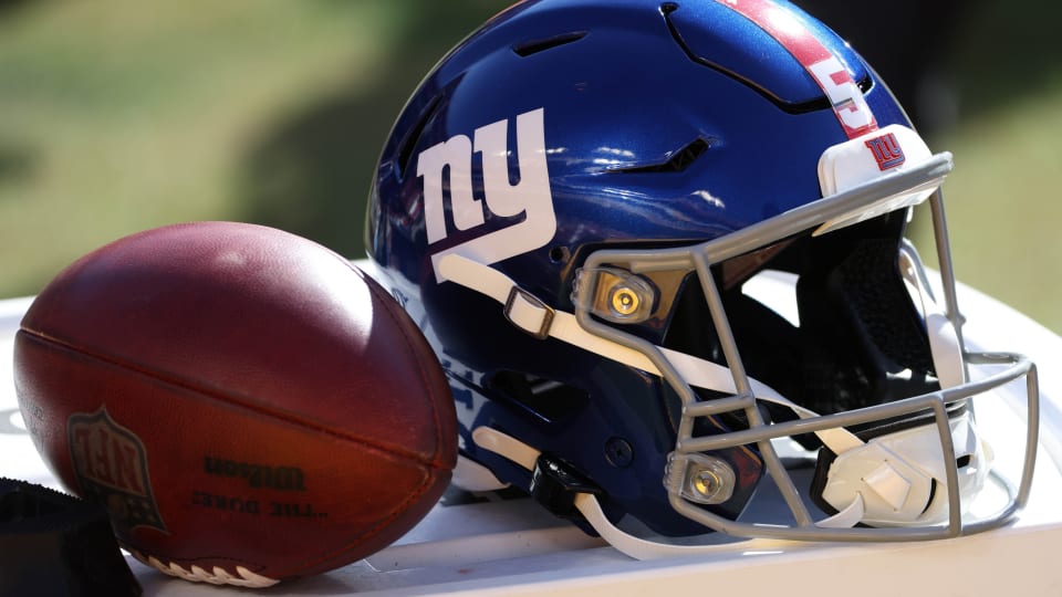 New York Giants Defensive End Kayvon Thibodeaux to Wear No. 5 in Rookie NFL  Season - Sports Illustrated Oregon Ducks News, Analysis and More