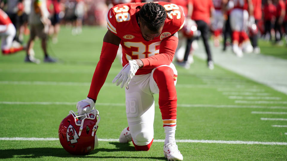 GLENDALE, AZ - AUGUST 20: Kansas City Chiefs defensive end Demone