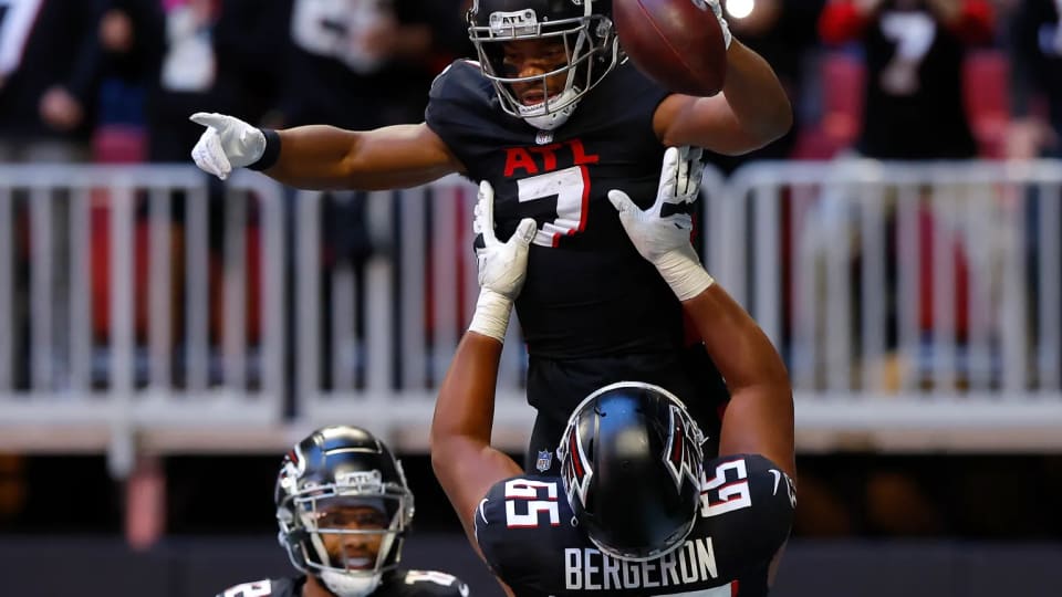 Atlanta Falcons 2021 vs. 2022 roster, which offense holds the advantage?