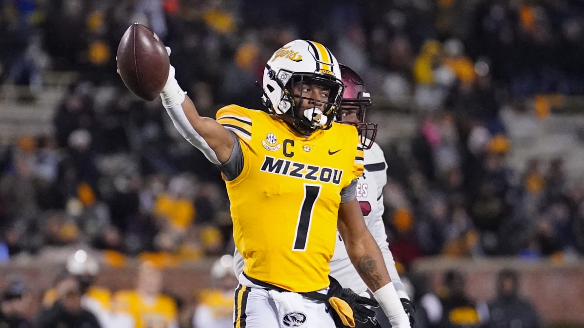 Mizzou football's Eli Drinkwitz wears Mike Leach T-shirt during bowl