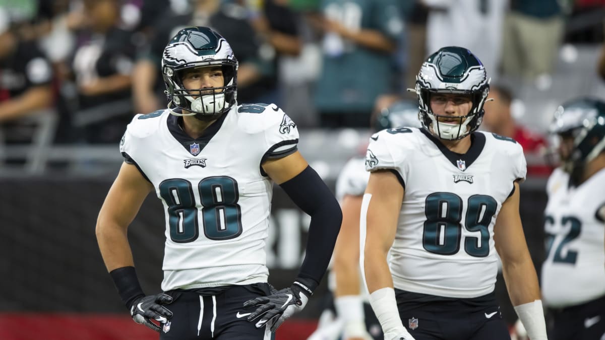 Philadelphia Eagles quarterback Jalen Hurts connects with Eagles tight end  Jack Stoll for a 21-yard gain across the middle