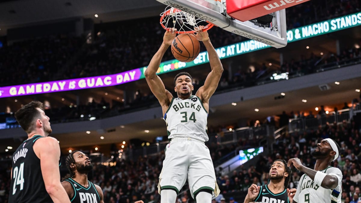 Milwaukee Bucks on X: Just another night of work for Giannis. 🎰 @paysbig   / X