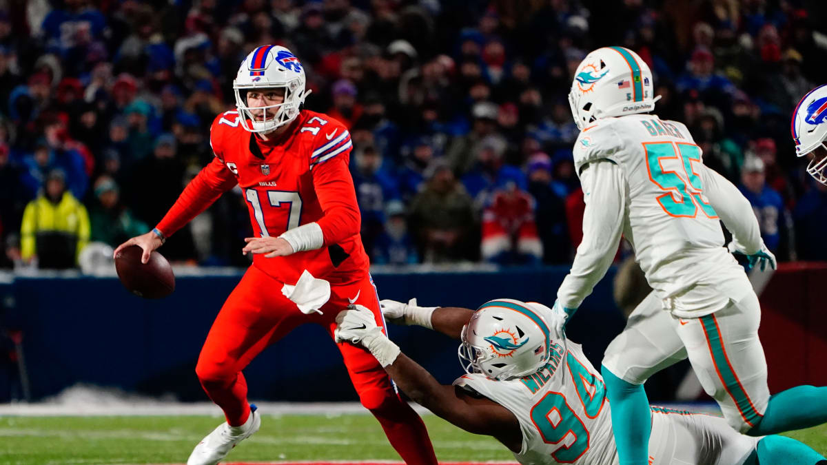 Buffalo Bills QB Josh Allen Wins Weekly Award, Preps for Miami