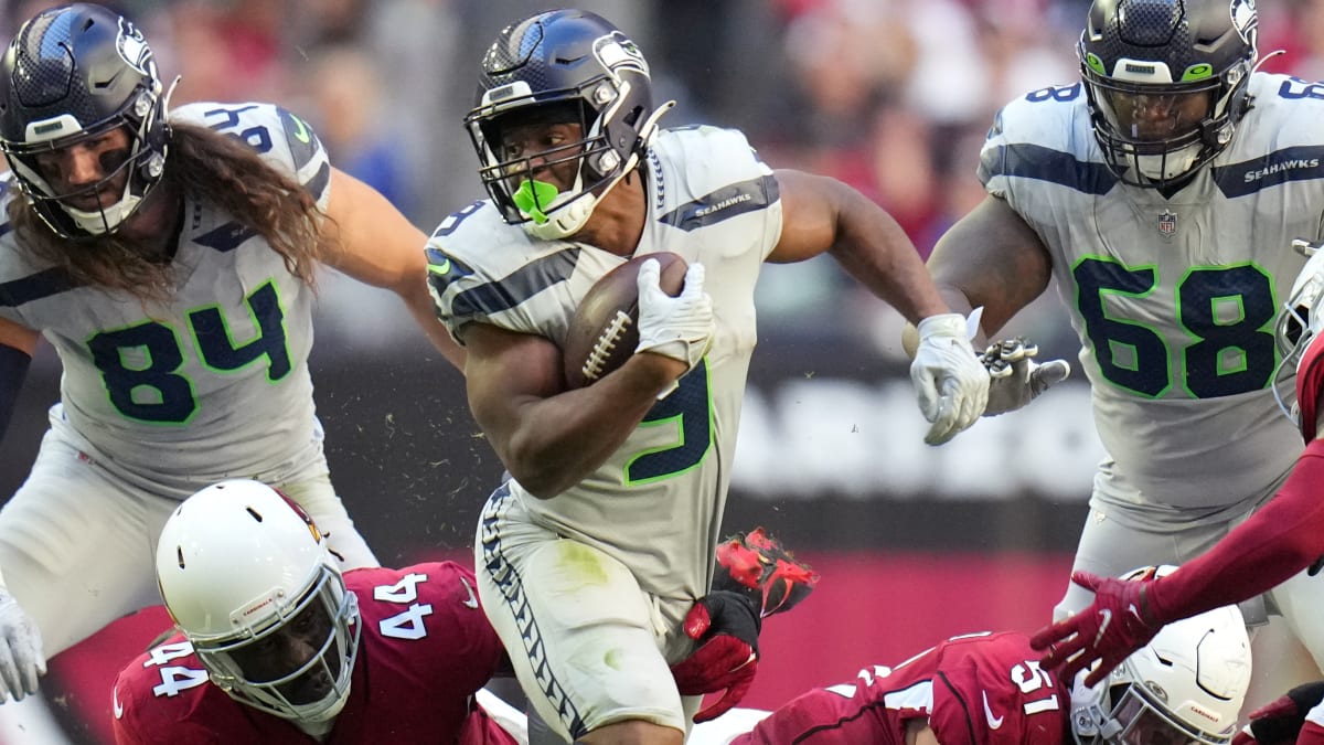 Kenneth Walker III sparks Seahawks in second half as Seattle pulls away to  beat Carolina 37-27 - The San Diego Union-Tribune