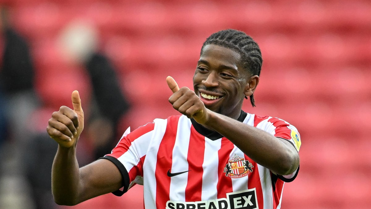 Defender reveals when he will be back - and why he enjoys playing for  Sunderland so much - Sports Illustrated Sunderland Nation