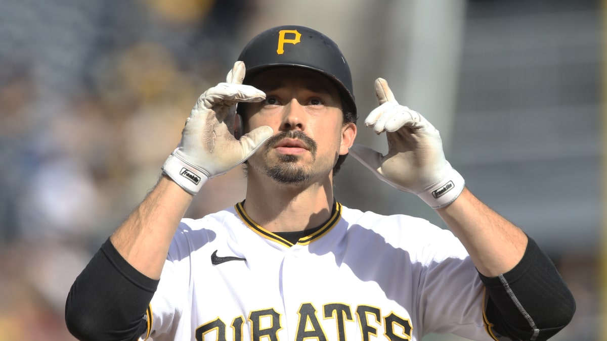 Bryan Reynolds reaches on a fielder's choice, fielded by second baseman  Jonathan India. Ke'Bryan Hayes to 2nd. Ke'Bryan Hayes advances to 2nd, on a  fielding error by second baseman Jonathan India.