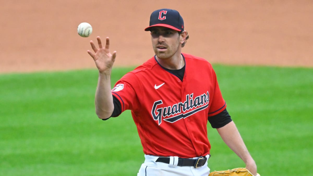 Shane Bieber gets deep into start against Tampa Bay, José Ramírez