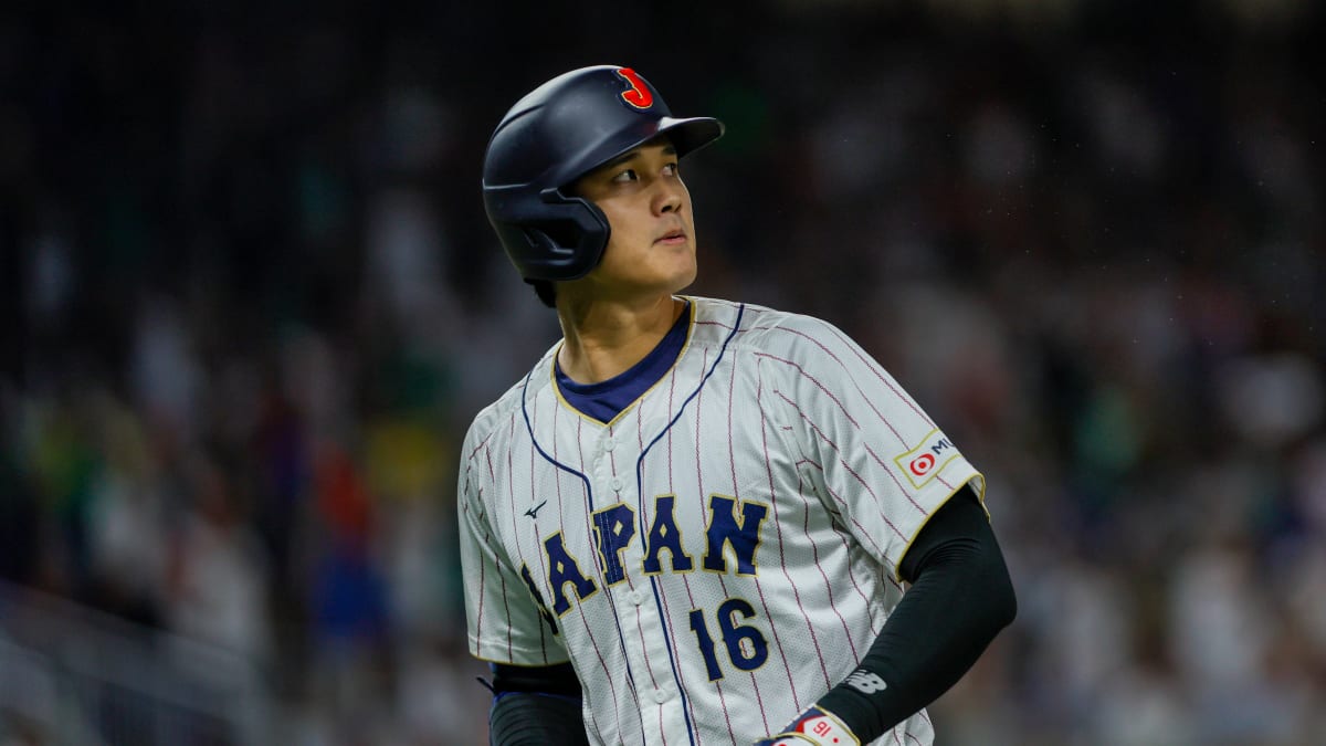 Shohei Ohtani Wears New Balance 9060 at Spring Training - Sports