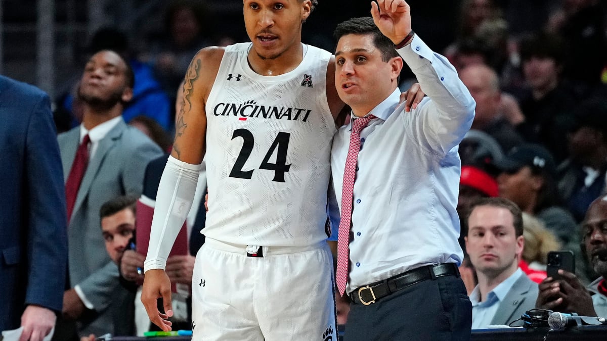 Cincinnati Bearcats 2023-24 Away Kit