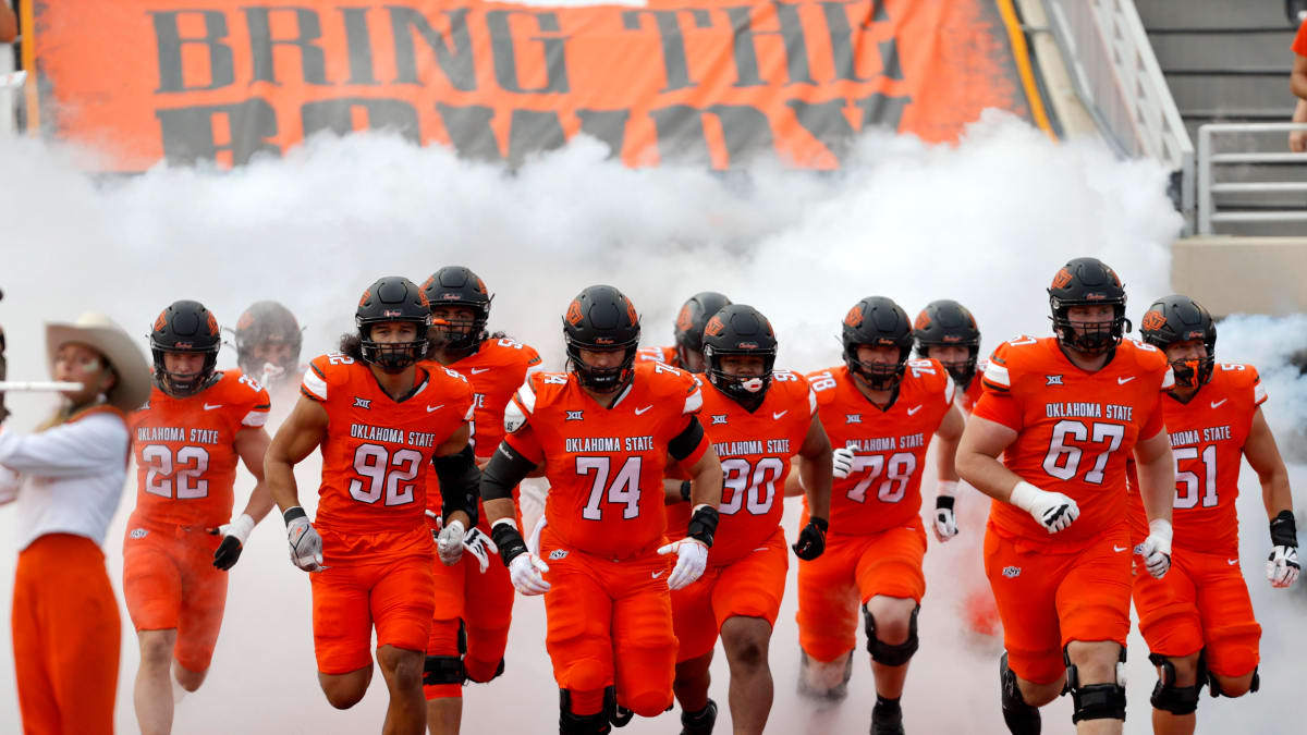 Oklahoma State looking to new quarterback to maintain winning ways