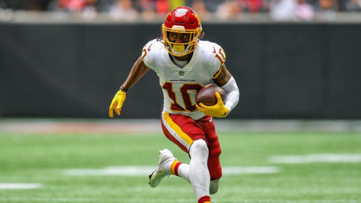 Washington Commanders wide receiver Curtis Samuel (10) warms up before an  NFL football game against the Minnesota Vikings, Sunday, Nov. 6, 2022, in  Landover, Md. (AP Photo/Nick Wass Stock Photo - Alamy