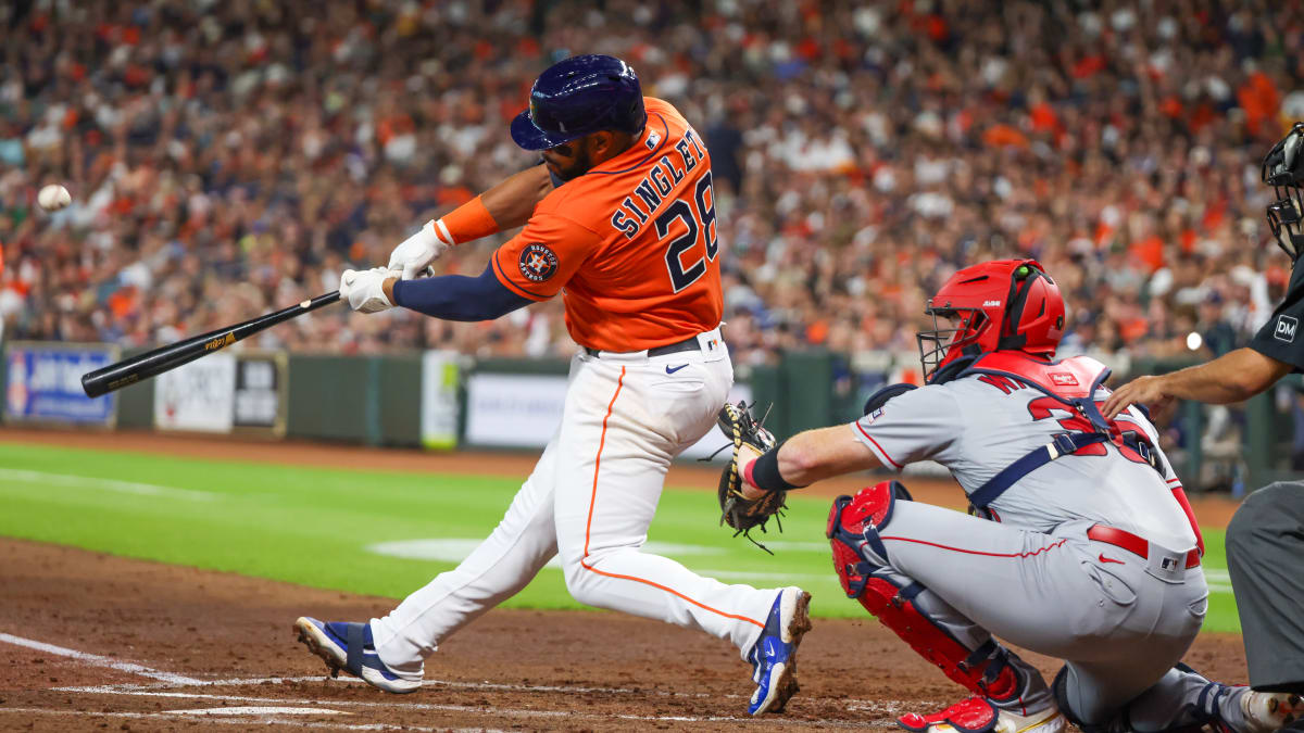 Astros' first baseman ends eight-year home run drought, hits two against  Angels