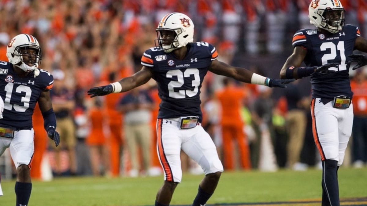 Tennessee Titans cornerback Roger McCreary (21) runs onto the