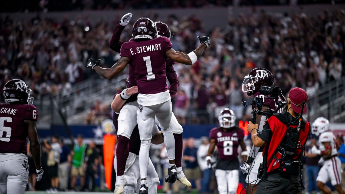 RECRUITING: Nation's top WR Evan Stewart commits to Texas A&M