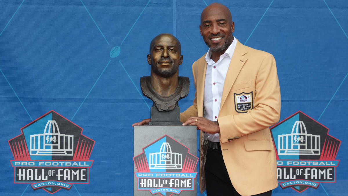 Rondé Barber gets set for Hall of Fame ceremony