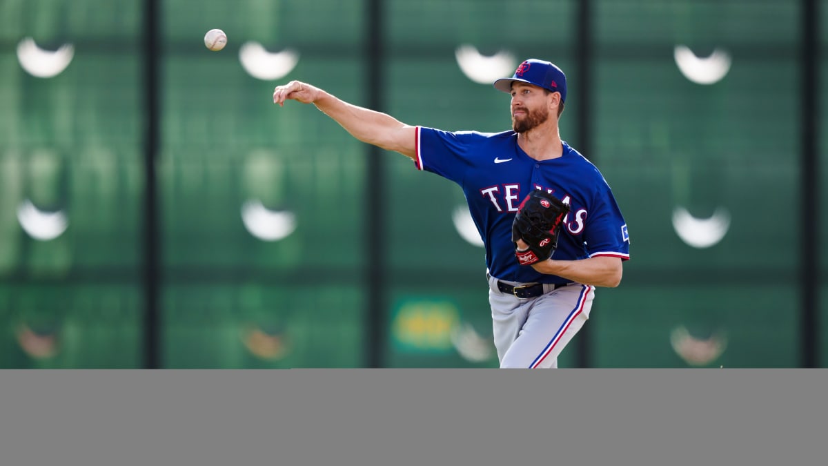 Jacob deGrom struggles in his first start but Texas Rangers offense saves  him - Newsday
