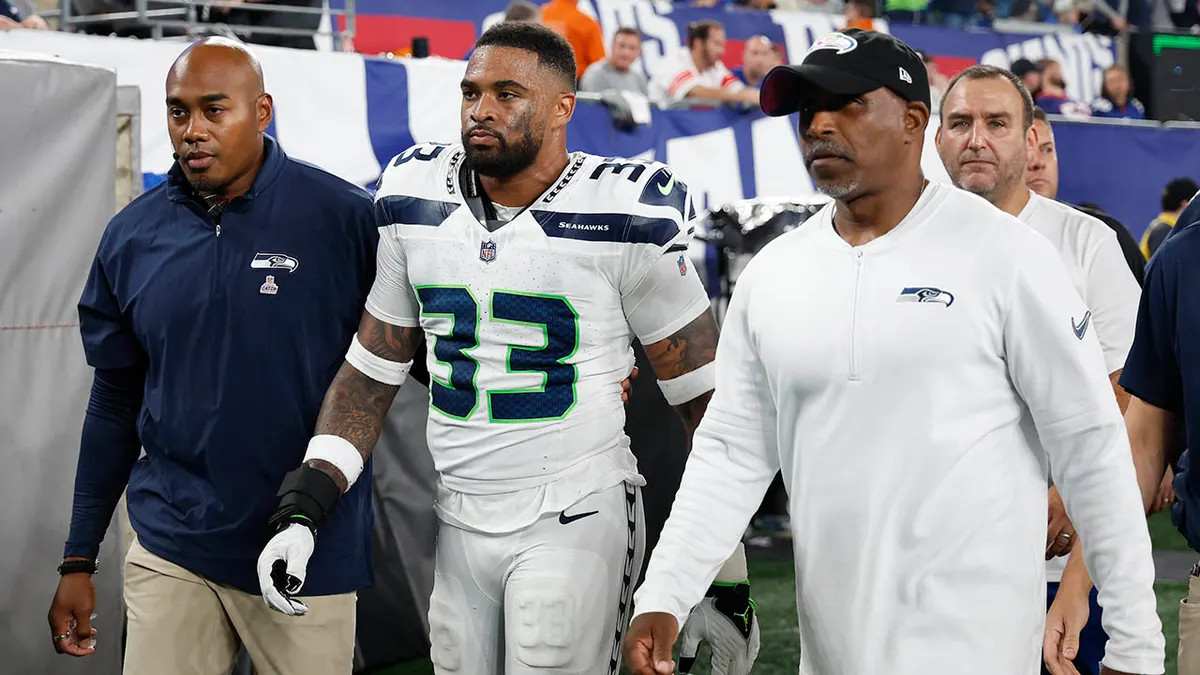 Seattle Seahawks OL Phil Haynes Injured vs. New York Giants: Tracker -  Sports Illustrated Seattle Seahawks News, Analysis and More