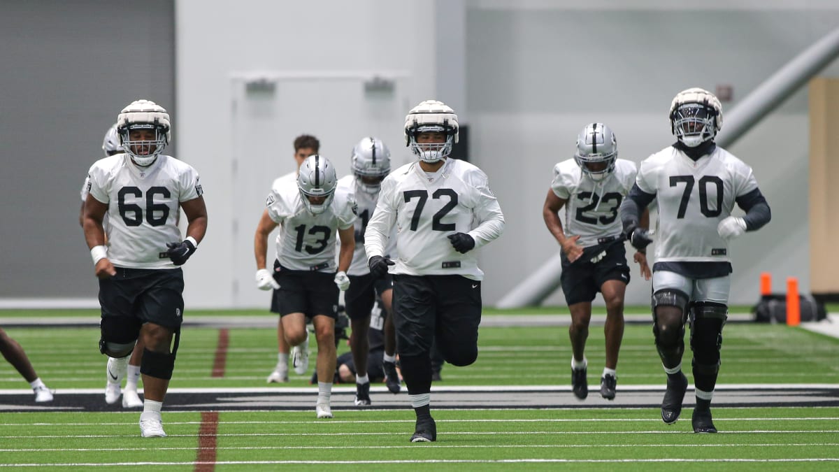 After a Crazy First Month in the NFL, Dylan Parham Is Settling in as a  Starting Rookie Lineman