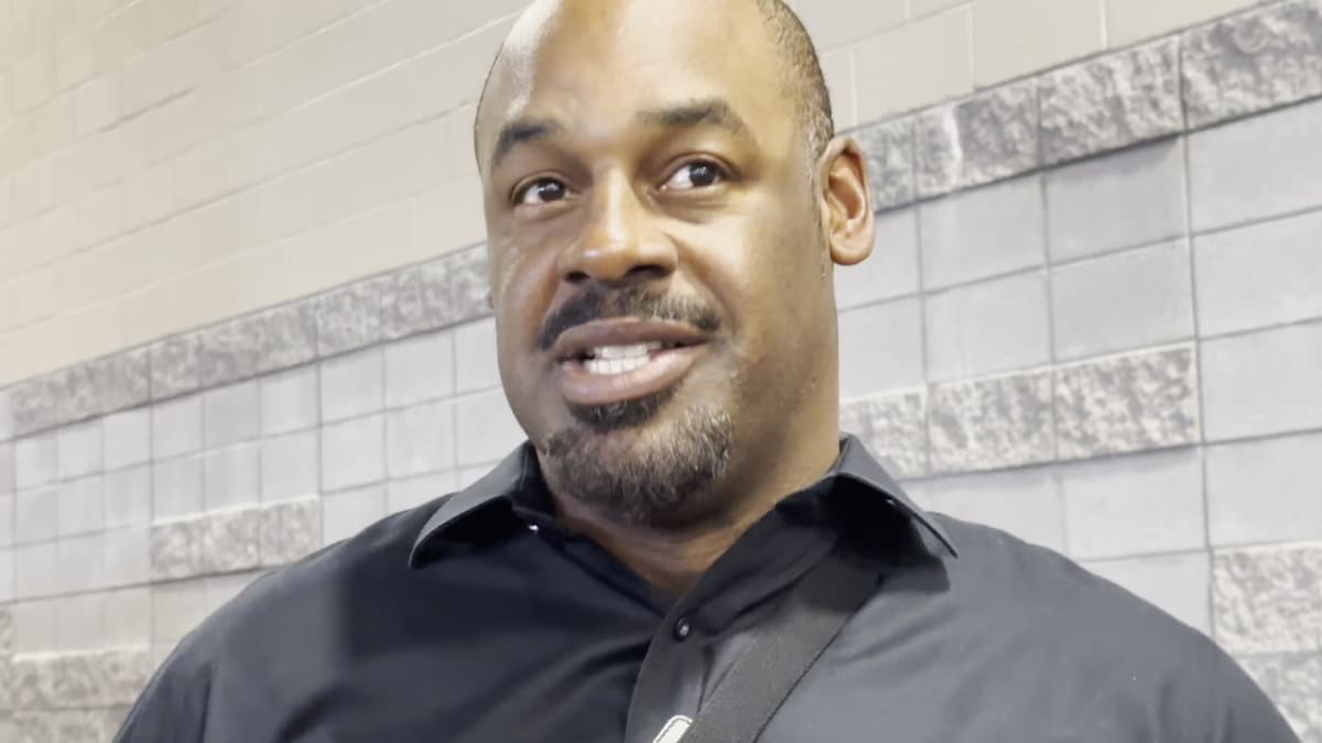 Philadelphia Eagles quarterback Donovan McNabb adjusts his wool