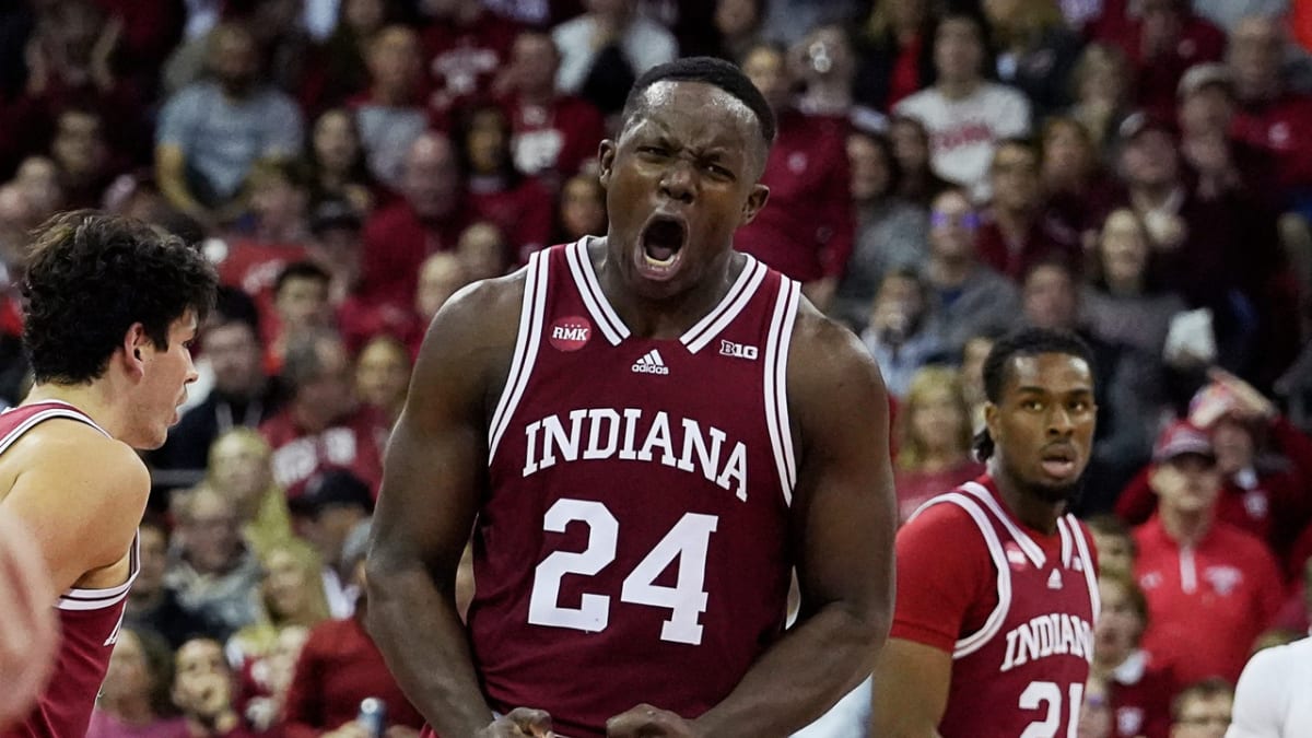 Indiana Center Payton Sparks Enters Transfer Portal After Lone Season With  Hoosiers - Sports Illustrated Indiana Hoosiers News, Analysis and More