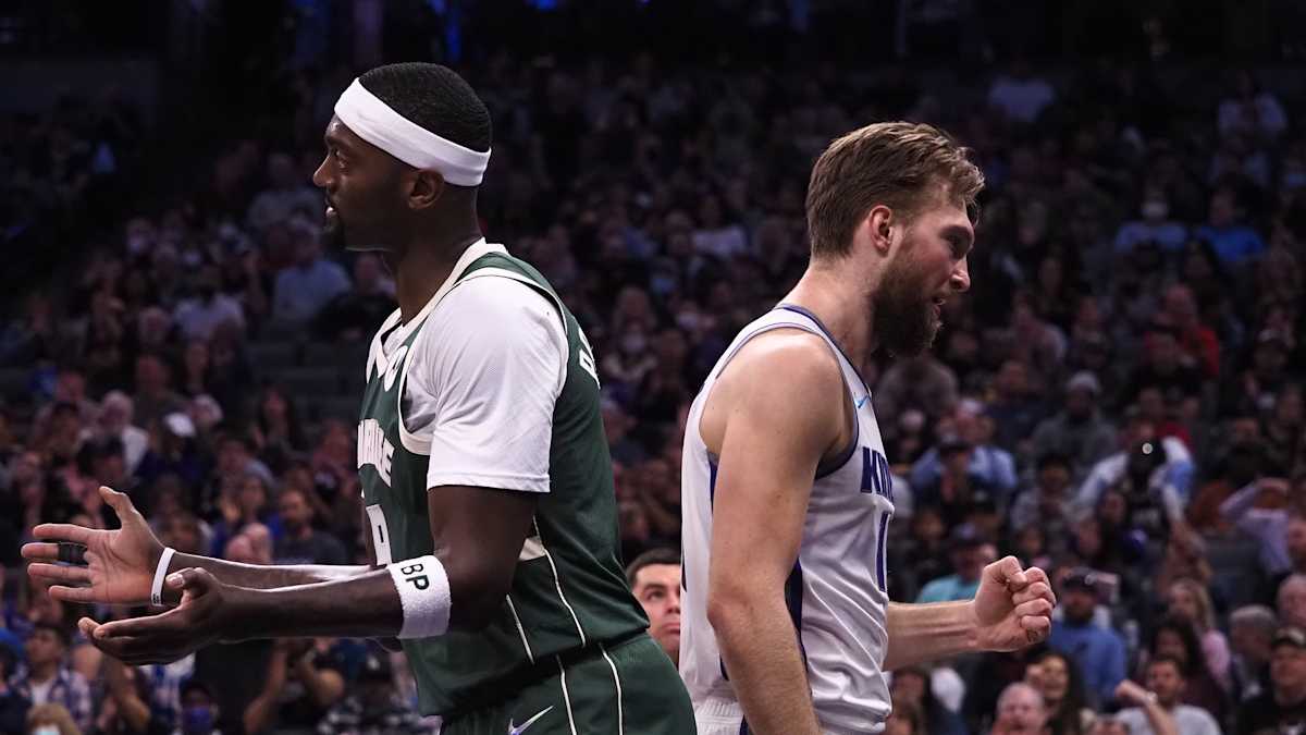 Journal Sentinel on X: In two short years, Bucks fan favorite Bobby Portis  has found himself feeling at home in Milwaukee. So much so that he's  convinced his younger brothers to move