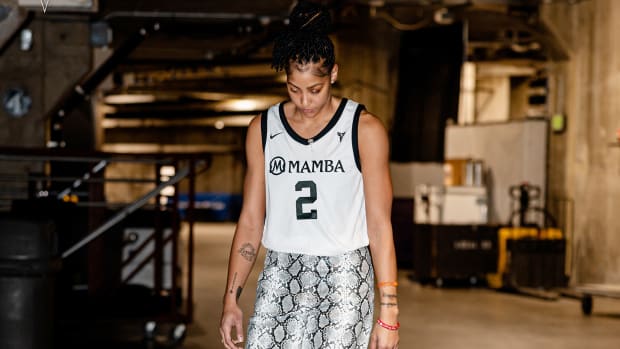 Candace Parker Honors Kobe Bryant With Jersey & Sneakers - Sports  Illustrated FanNation Kicks News, Analysis and More