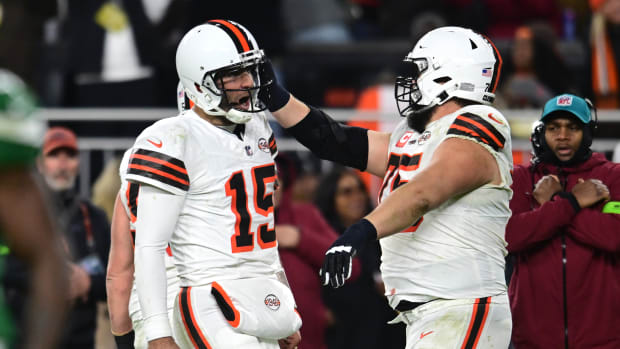 Dec 28, 2023; Cleveland, Ohio, USA; Cleveland Browns quarterback Joe Flacco (15) celebrates with guard Joel Bitonio (75) after a touchdown pass against the New York Jets during the first half at Cleveland Browns Stadium. Mandatory Credit: Ken Blaze-USA TODAY Sports  