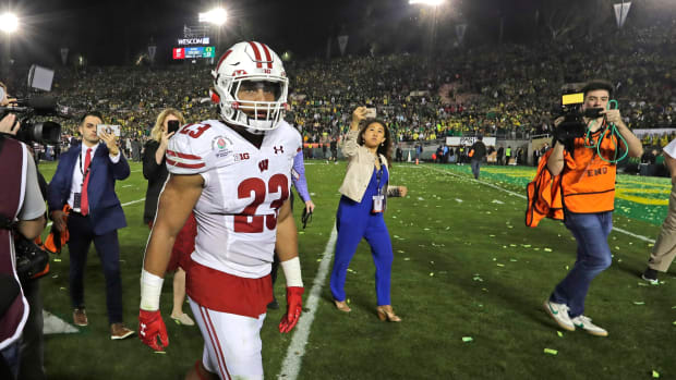 Wisconsin running back Jonathan Taylor walking off the field after the Rose Bowl (credit: Rick Wood, Milwaukee Journal Sentinel, Milwaukee Journal Sentinel via Imagn Content Services, LLC)