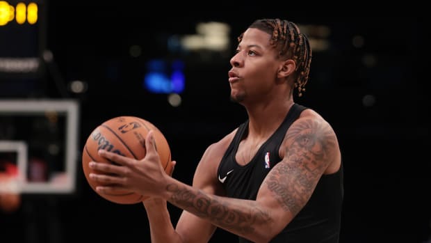 Chicago Bulls guard Dalen Terry warming up