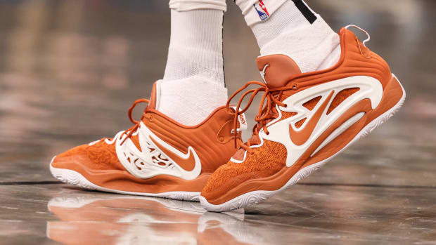 Kevin Durant Wears Unreleased Nike KD 15 Shoes in Suns Debut - Sports  Illustrated FanNation Kicks News, Analysis and More