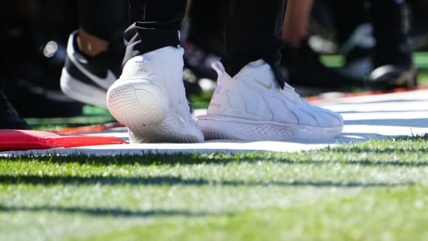 Joe Burrow Wears Affordable Nike Dunk Sneakers to Bengals Game - Sports  Illustrated FanNation Kicks News, Analysis and More