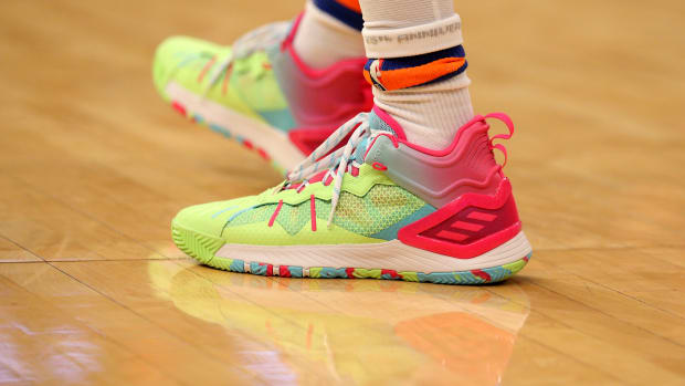 Which basketball players wear adidas D Rose Son of Chi 2