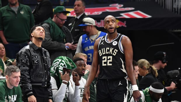 Khris Middleton practices fully, Bucks gear up for playoffs - The San Diego  Union-Tribune