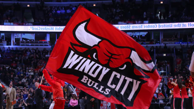 Chicago Bulls mascot Benny the Bull with a Windy City Bulls banner