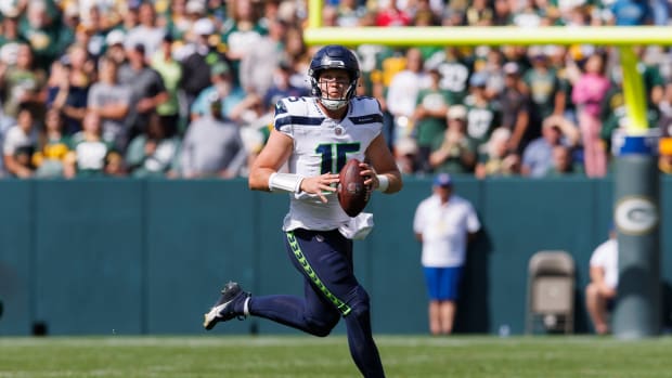 Seattle Seahawks Re-Sign QB Holton Ahlers to Practice Squad