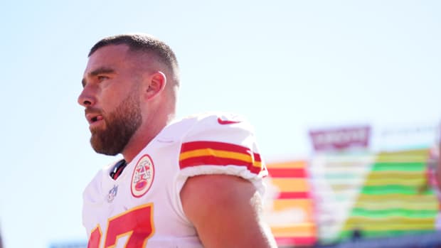Travis Kelce Wears Stylish Air Jordan Sneakers to Chiefs Game - Sports  Illustrated FanNation Kicks News, Analysis and More