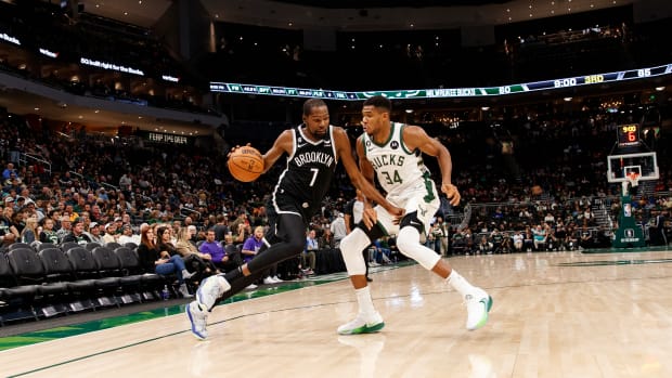 I don't see anybody playing better than him” - Former NFL star Eli Manning  gives props to Giannis Antetokounmpo - Sports Illustrated Milwaukee Bucks  News, Analysis and More