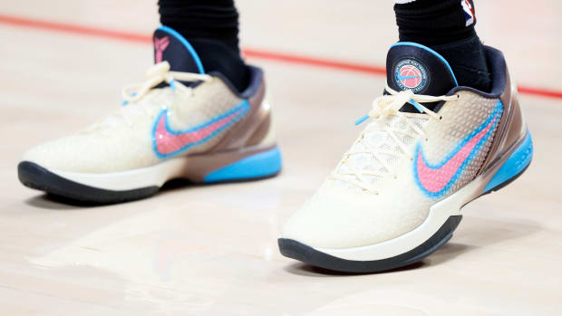 LeBron James Wears White Nike LeBron NXXT Gen in Game 3 - Sports  Illustrated FanNation Kicks News, Analysis and More