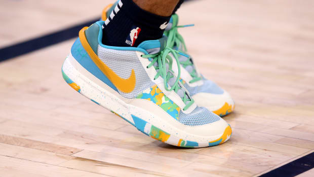 Attent Het strand interieur Ja Morant Debuts New Nike Ja 1 Colorway in First Game Back - Sports  Illustrated FanNation Kicks News, Analysis and More