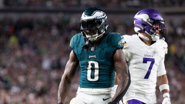 D'Andre Swift injury: Eagles running back leaves game after big