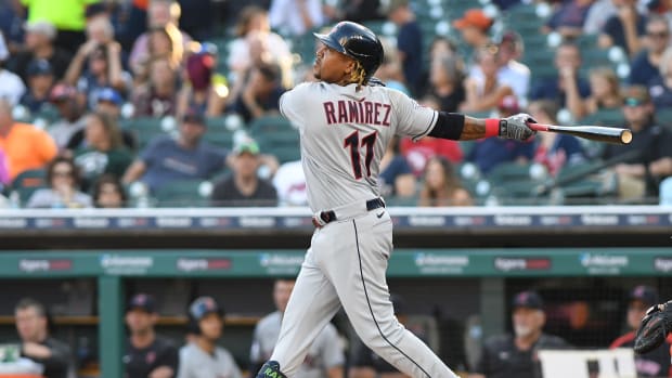 Jose Ramirez takes deal to stay in Cleveland