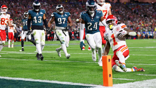 Travis Kelce Wears Amiri Jeans & Nike Dunks to Chiefs Game - Sports  Illustrated FanNation Kicks News, Analysis and More
