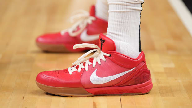 Top Ten Sneakers Worn by New York Knicks in 2021-22 Season - Sports  Illustrated FanNation Kicks News, Analysis and More